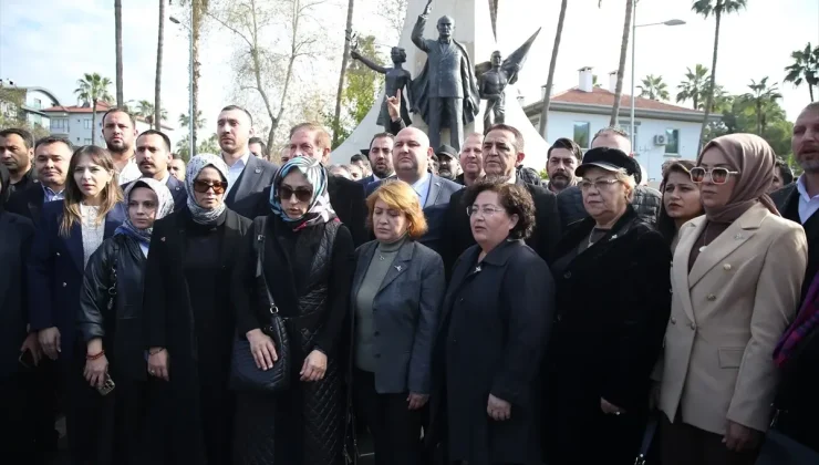 MHP’liler Alanya’da Kaldırılan Bozkurt Heykeline Tepki Gösterdi